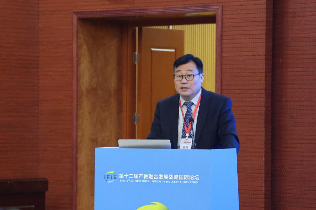 校领导参加第十二届产教…